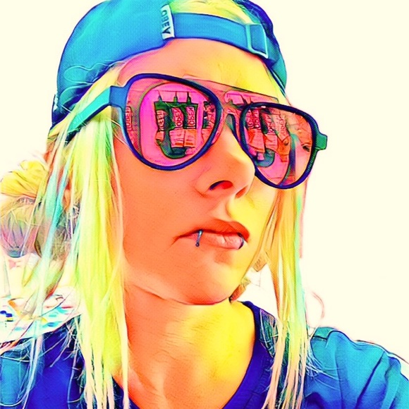 Meet your Posher, Tiffany - Picture 1 of 1